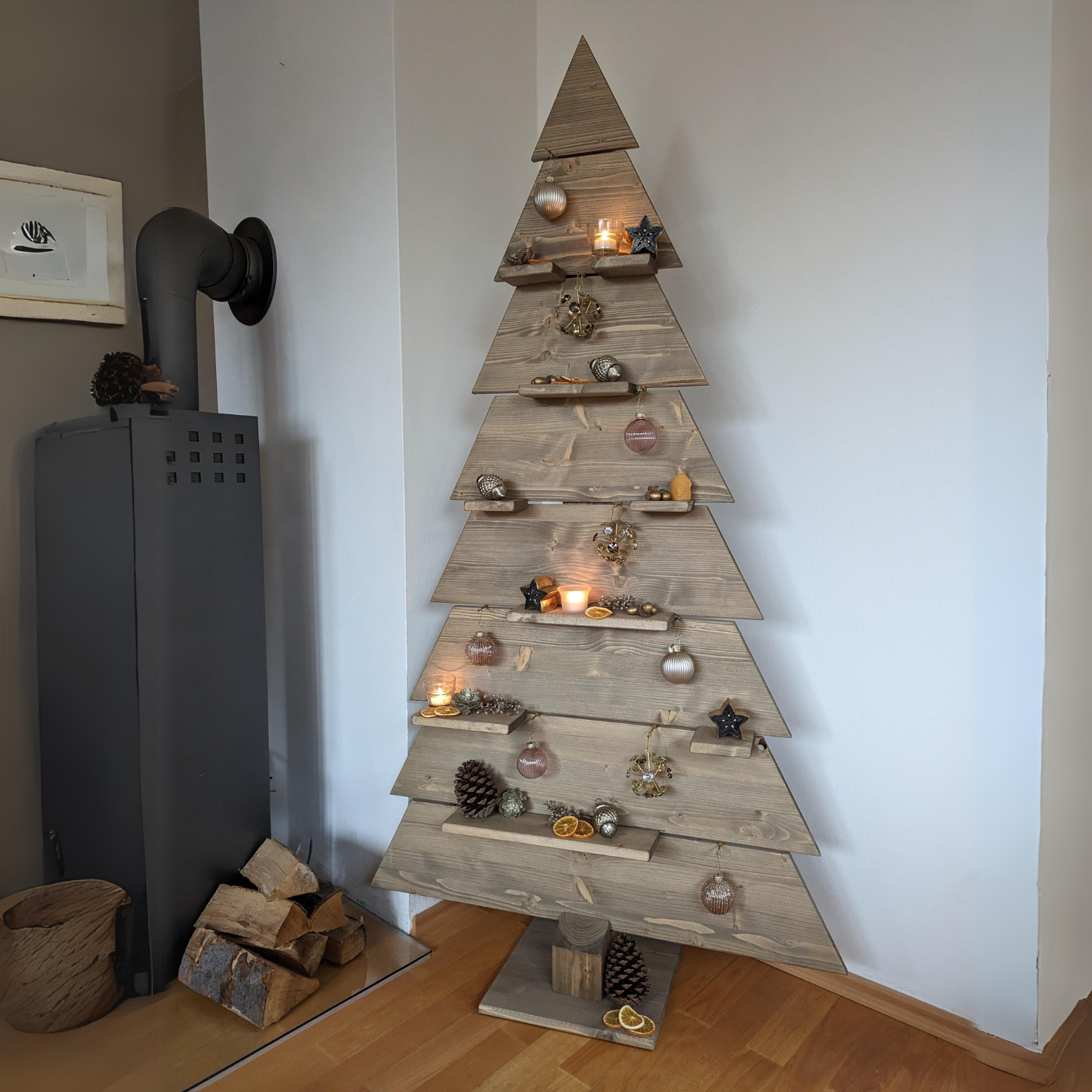 Nachhaltiger Weihnachtsbaum aus Holz: Stilvoll feiern und das Klima schützen - Baumkrone