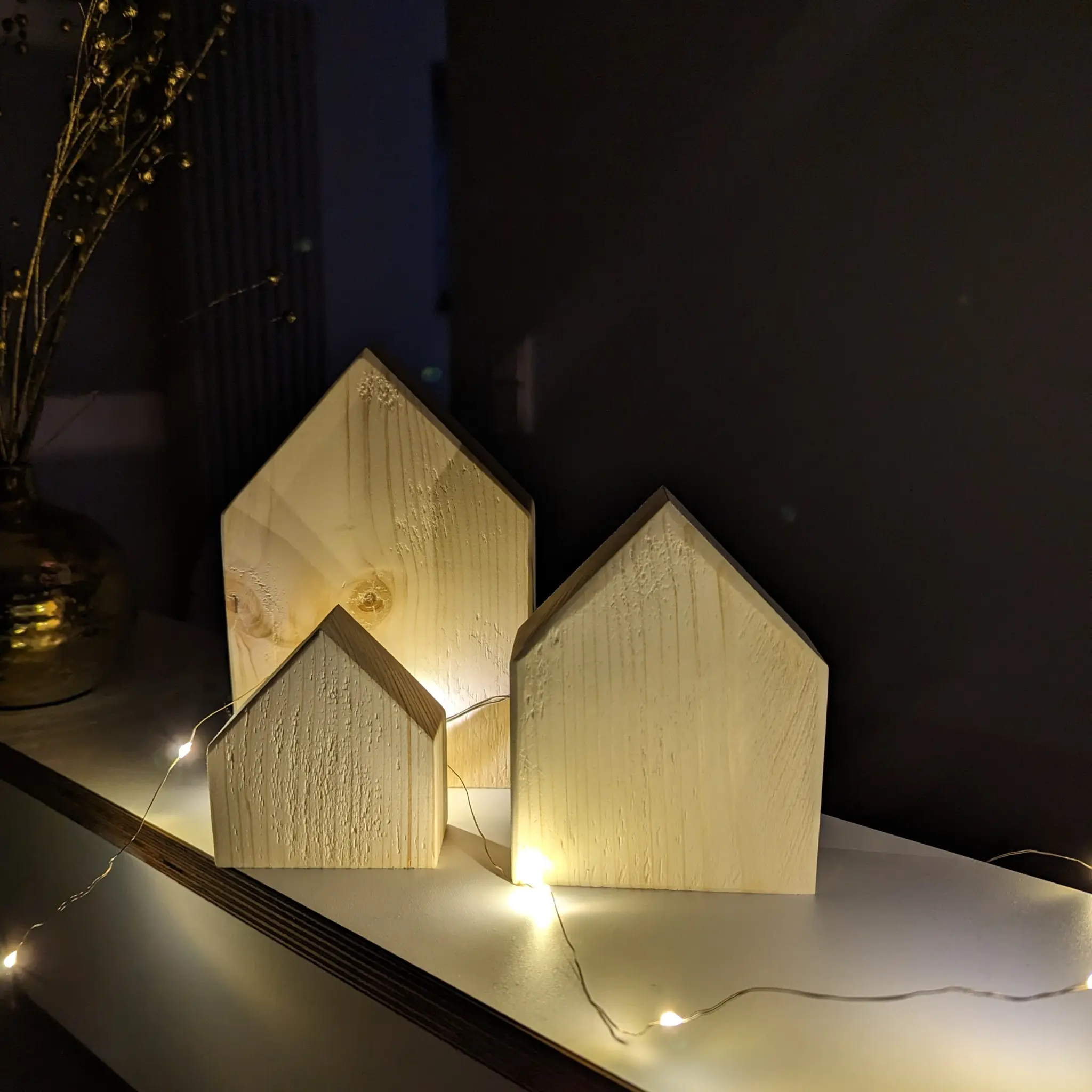 Deko-Holzhaus aus Fichtenholz - Baumkrone