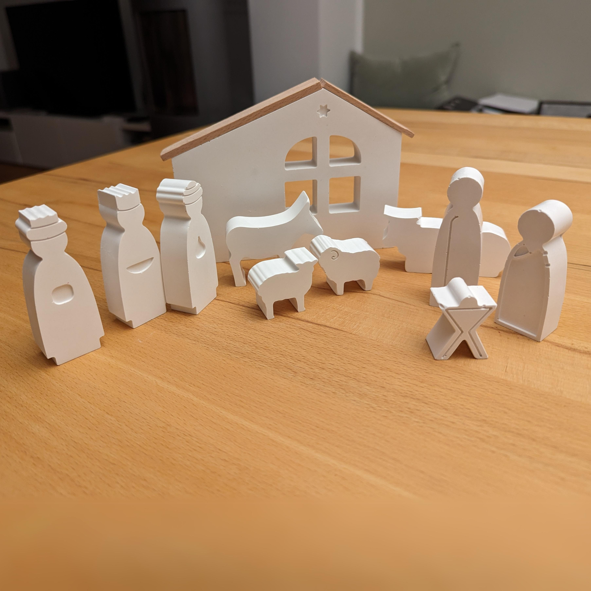 Keramik-Krippe mit Figuren