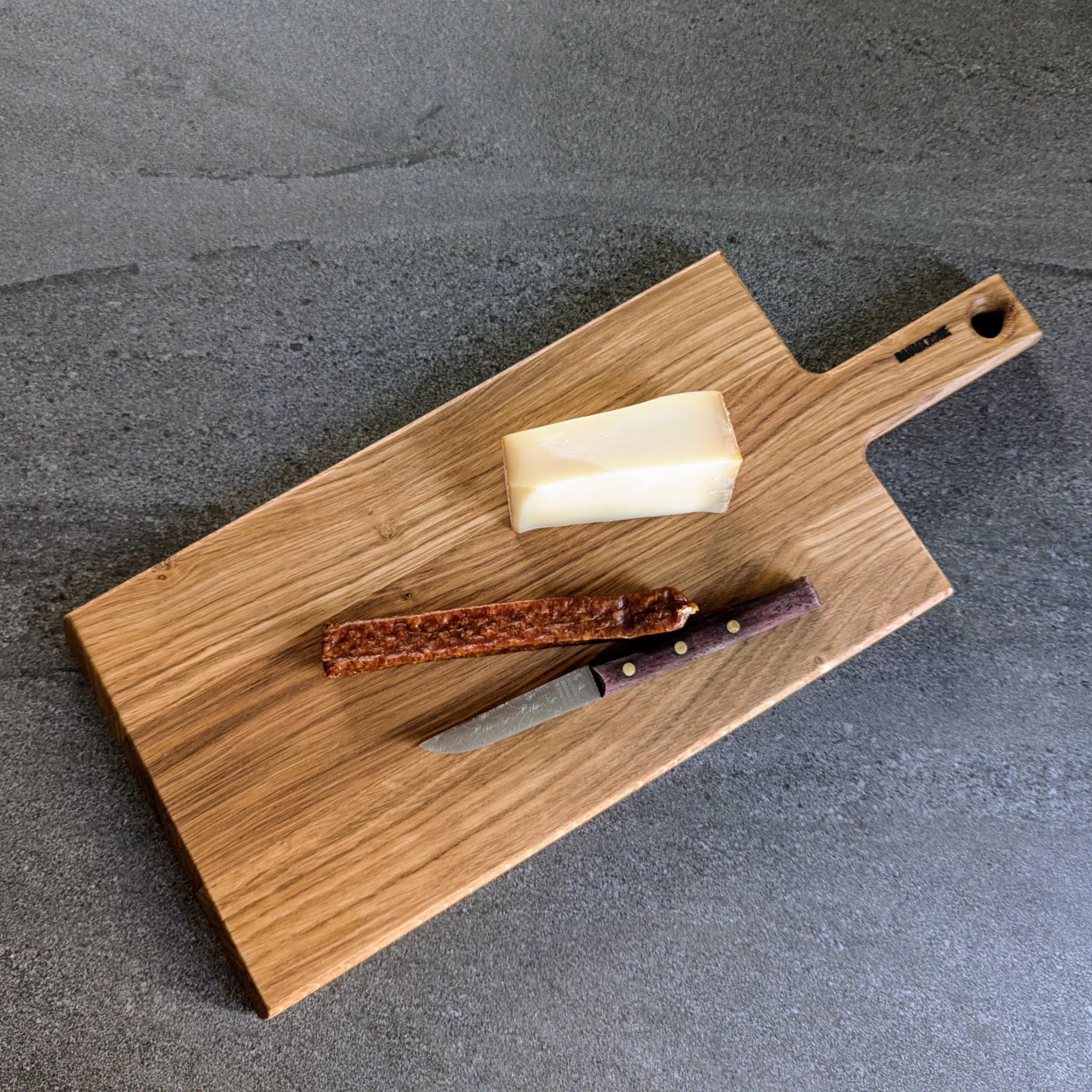 Servier- und Schneidebrett mit Griff aus Eichenholz - Baumkrone