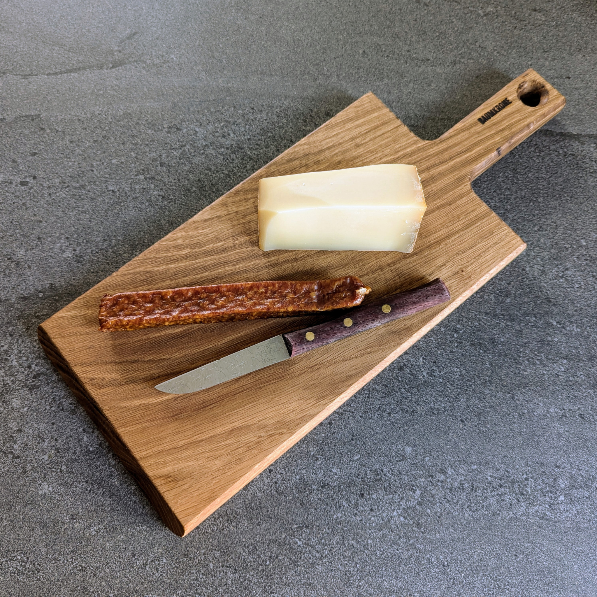 Servier- und Schneidebrett mit Griff aus Eichenholz - Baumkrone