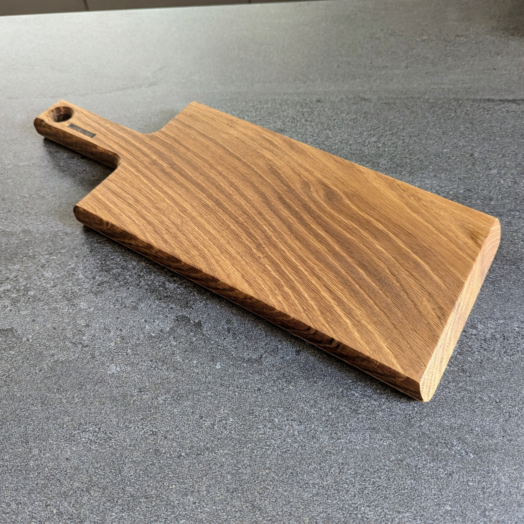 Servier- und Schneidebrett mit Griff aus Eichenholz - Baumkrone