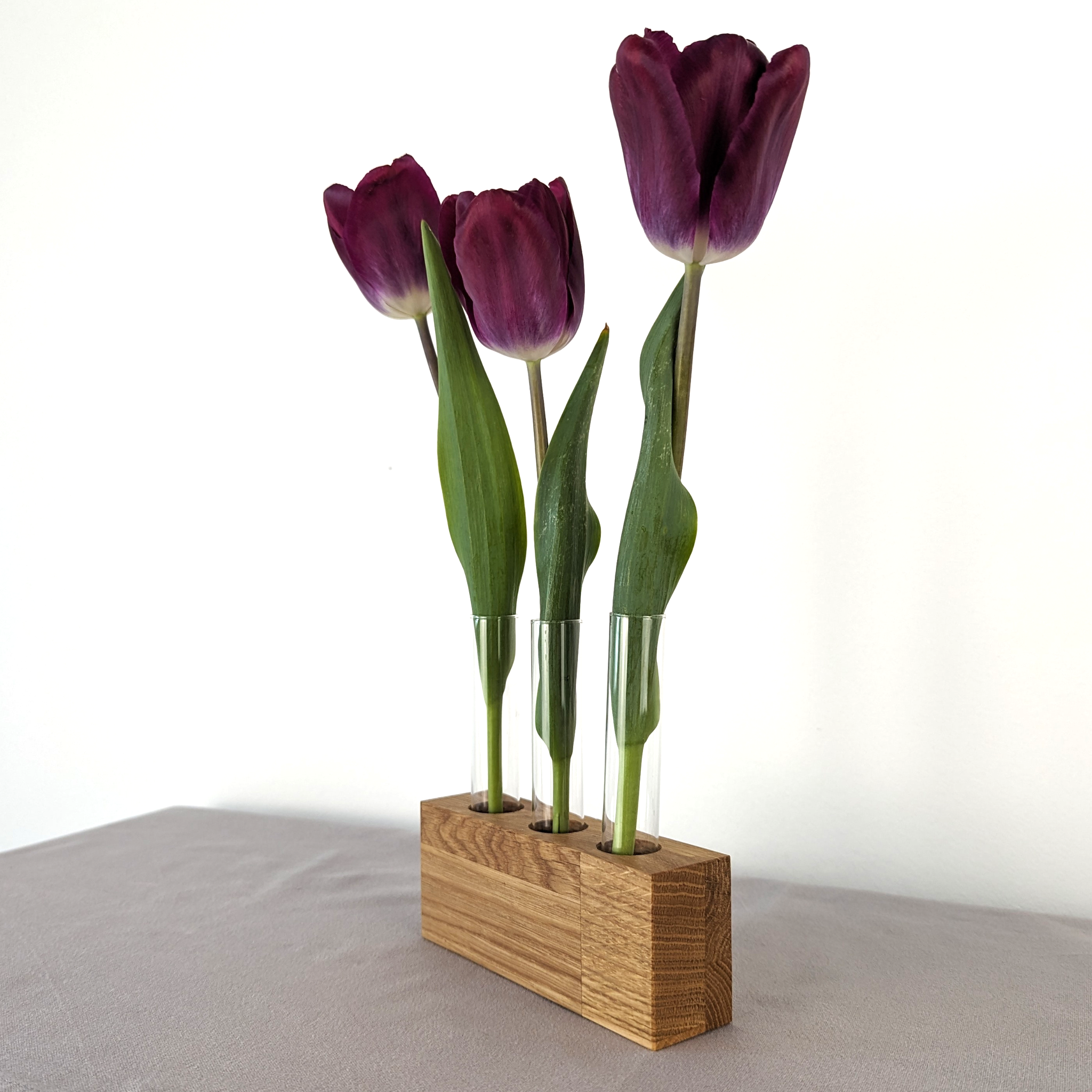 Blumenständer aus Eichenholz mit Glasvase