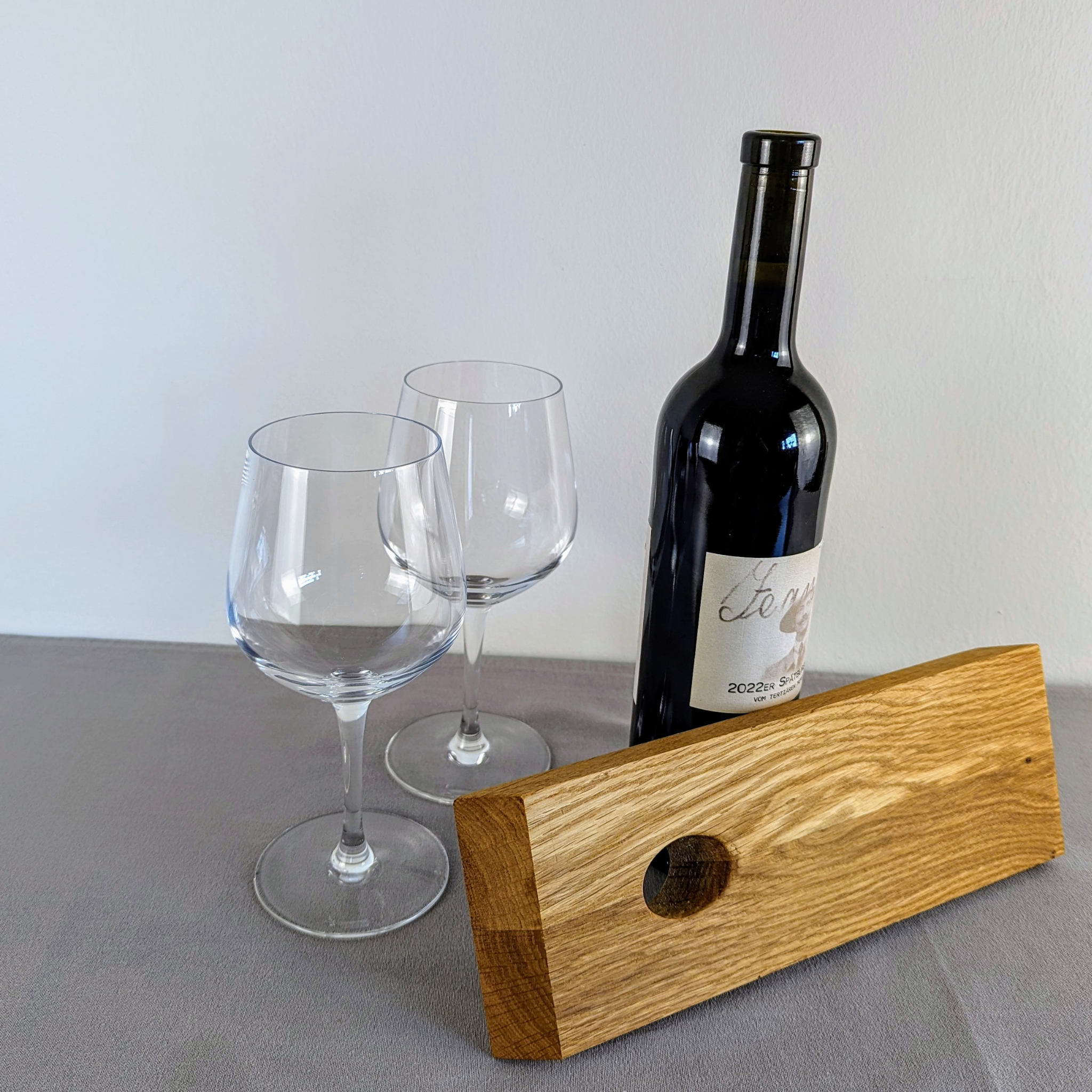 Weinflaschenhalter für "schwebende" Weinflaschen aus Eichenholz