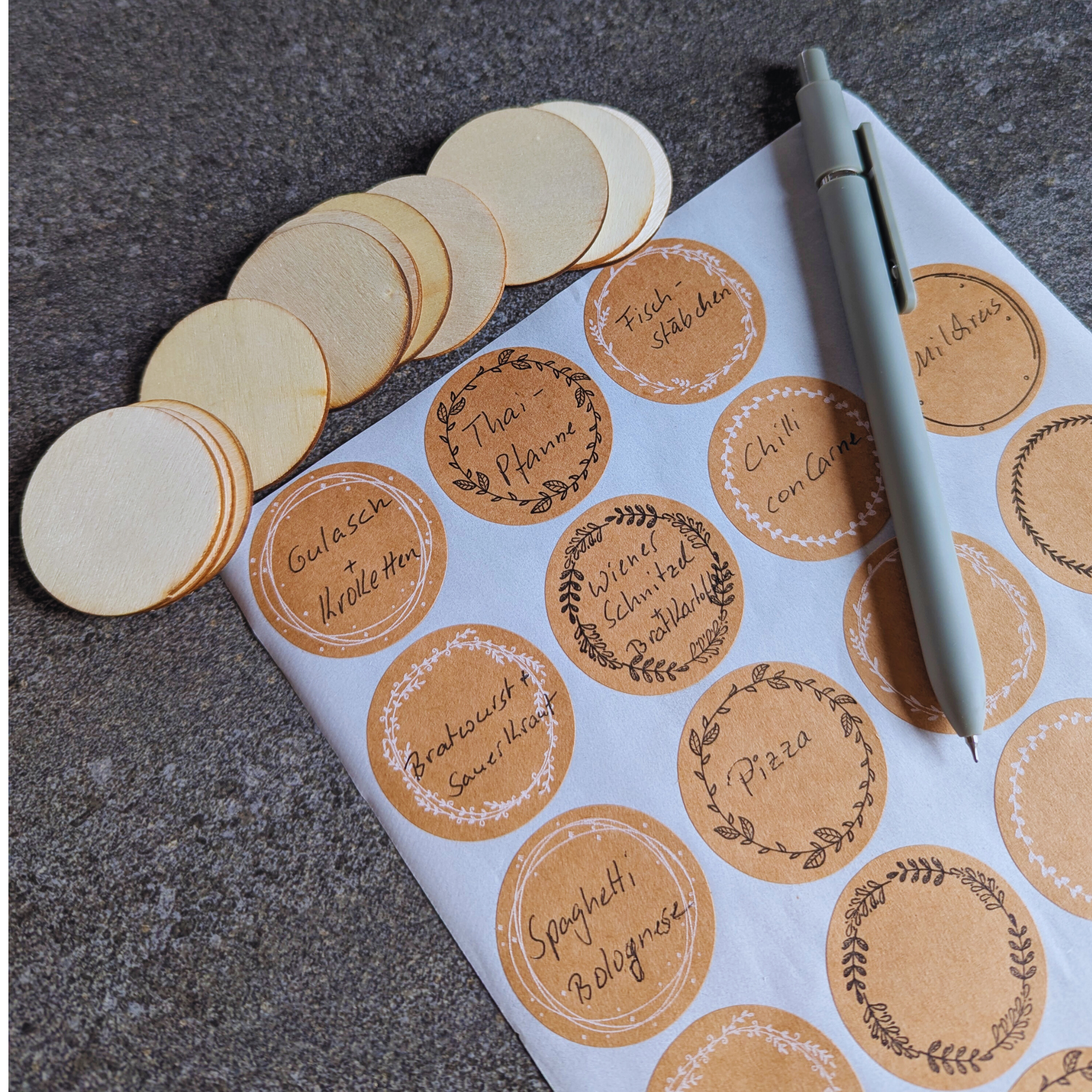 Flexibler Kochbuchständer aus massivem Eichenholz - Baumkrone