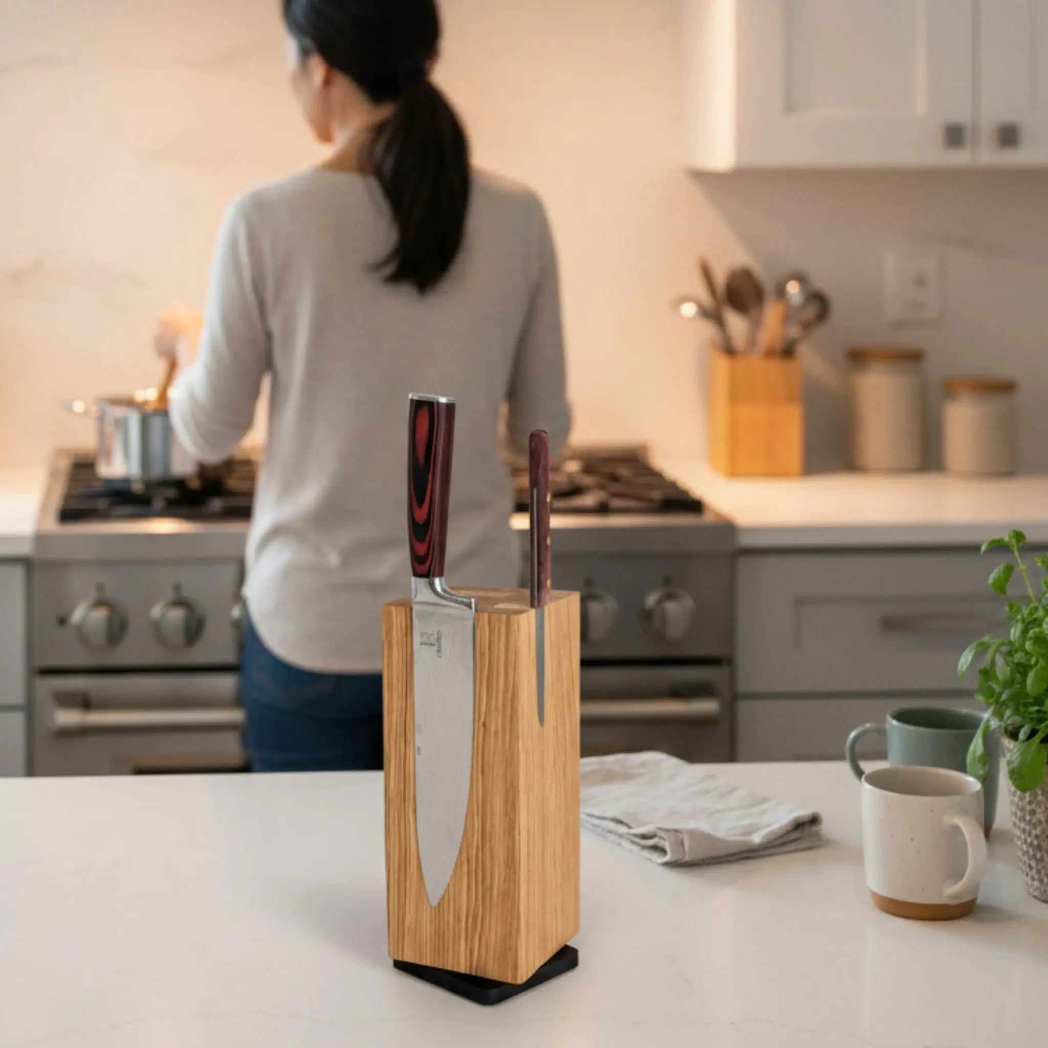 Magnetischer Messerblock aus Eiche – drehbar, elegant & durchdacht