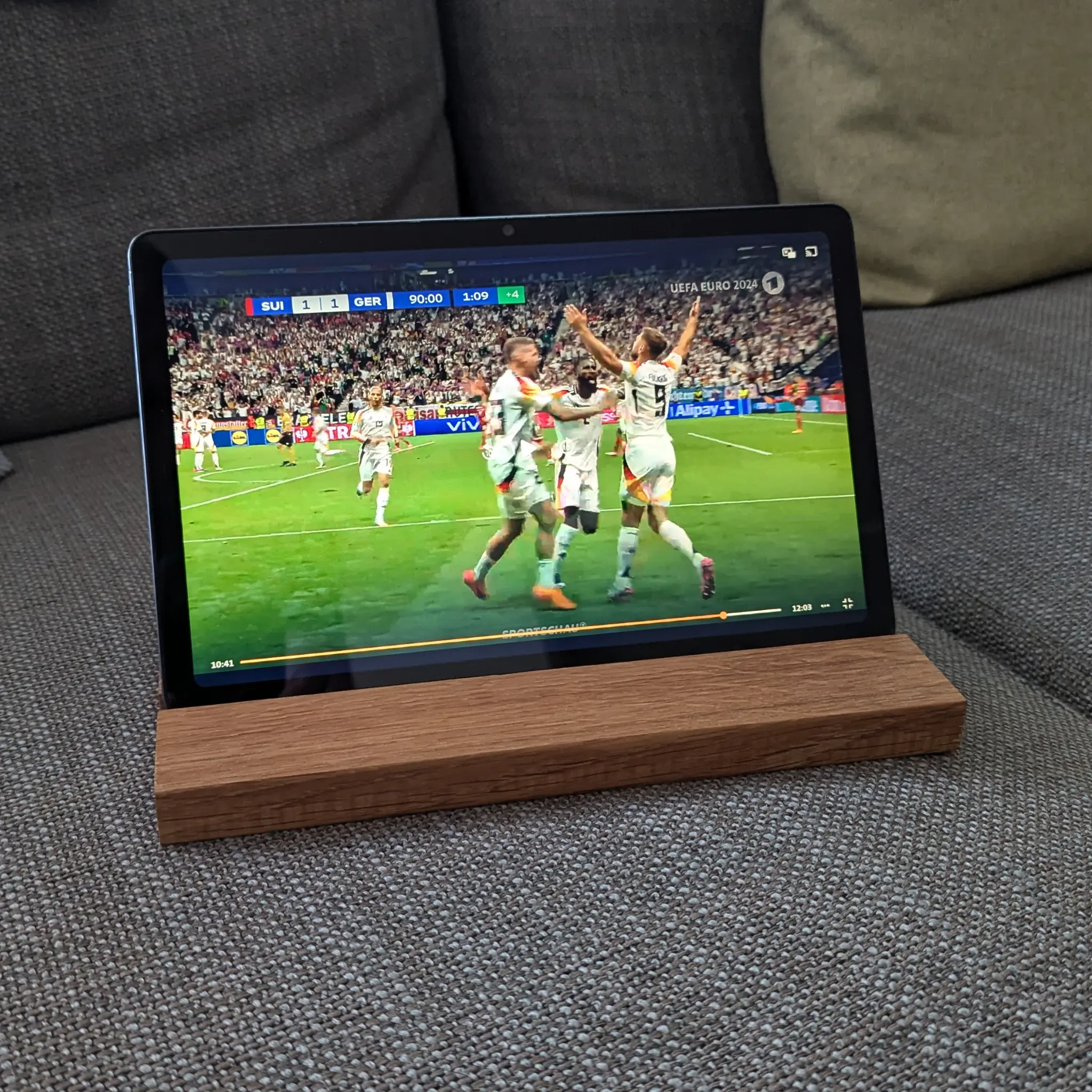 Eleganter Tablet-Ständer aus Eichenholz - Baumkrone