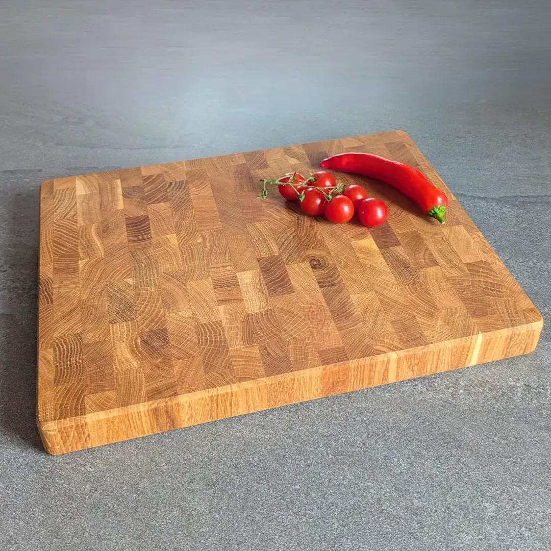 Spar-Set: Nachhaltiger Weihnachtsbaum plus rabattiertes Premium-Schneidebrett (25 %)