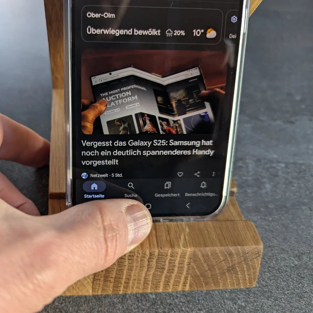 Handy & Tablet Ständer aus Eichenholz – Stabil & Vielseitig für Home Office & Küche - Baumkrone