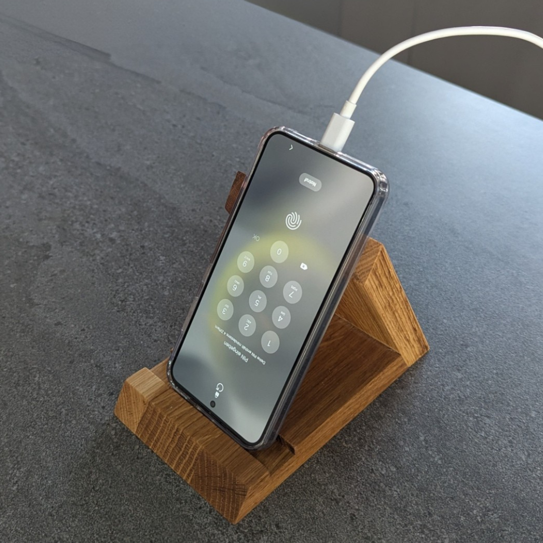 Handy-/ Tablet-Ständer aus nachhaltigem Eichenholz