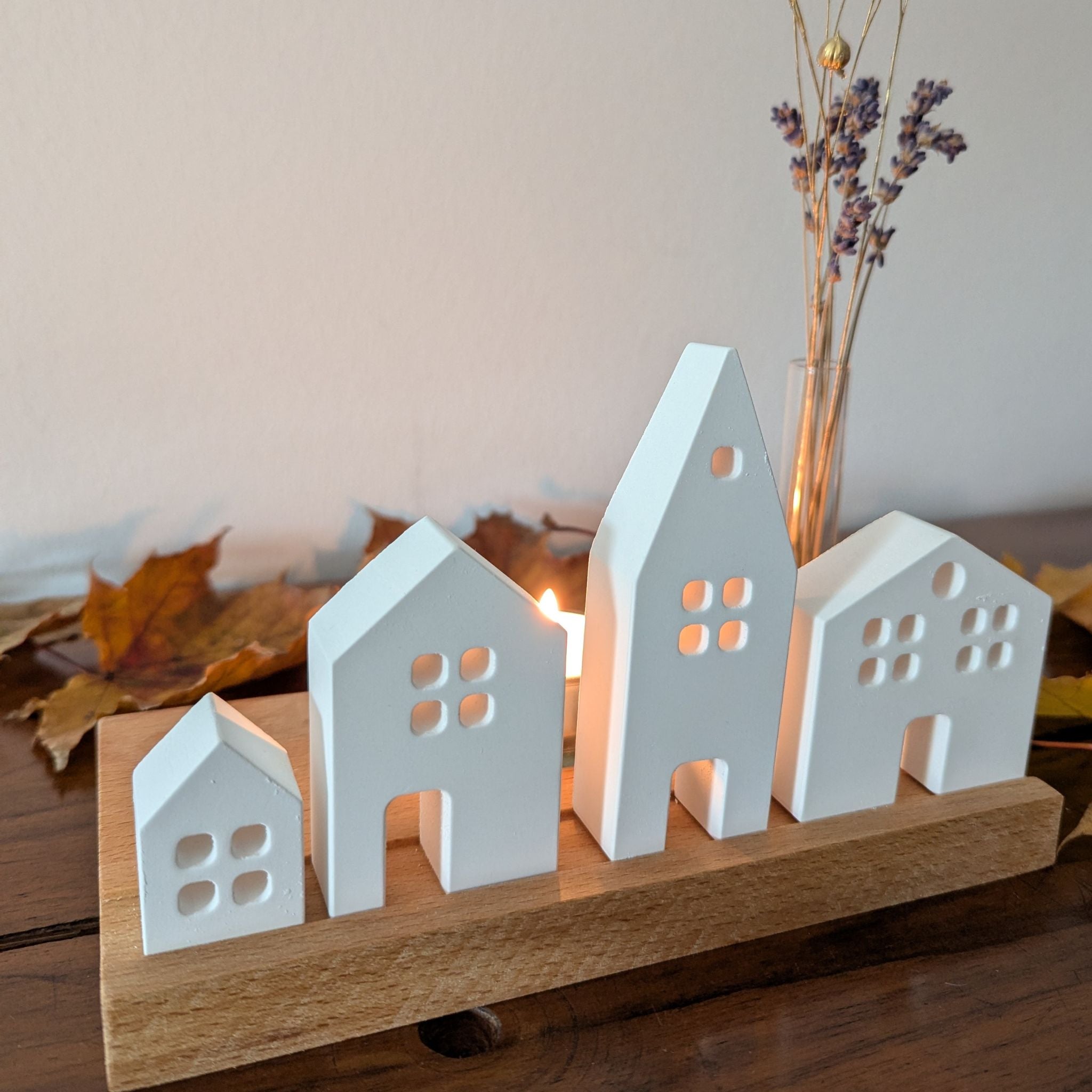 Keramik-Miniatur-Häuschen (4er-Set) mit Holzständer - Baumkrone