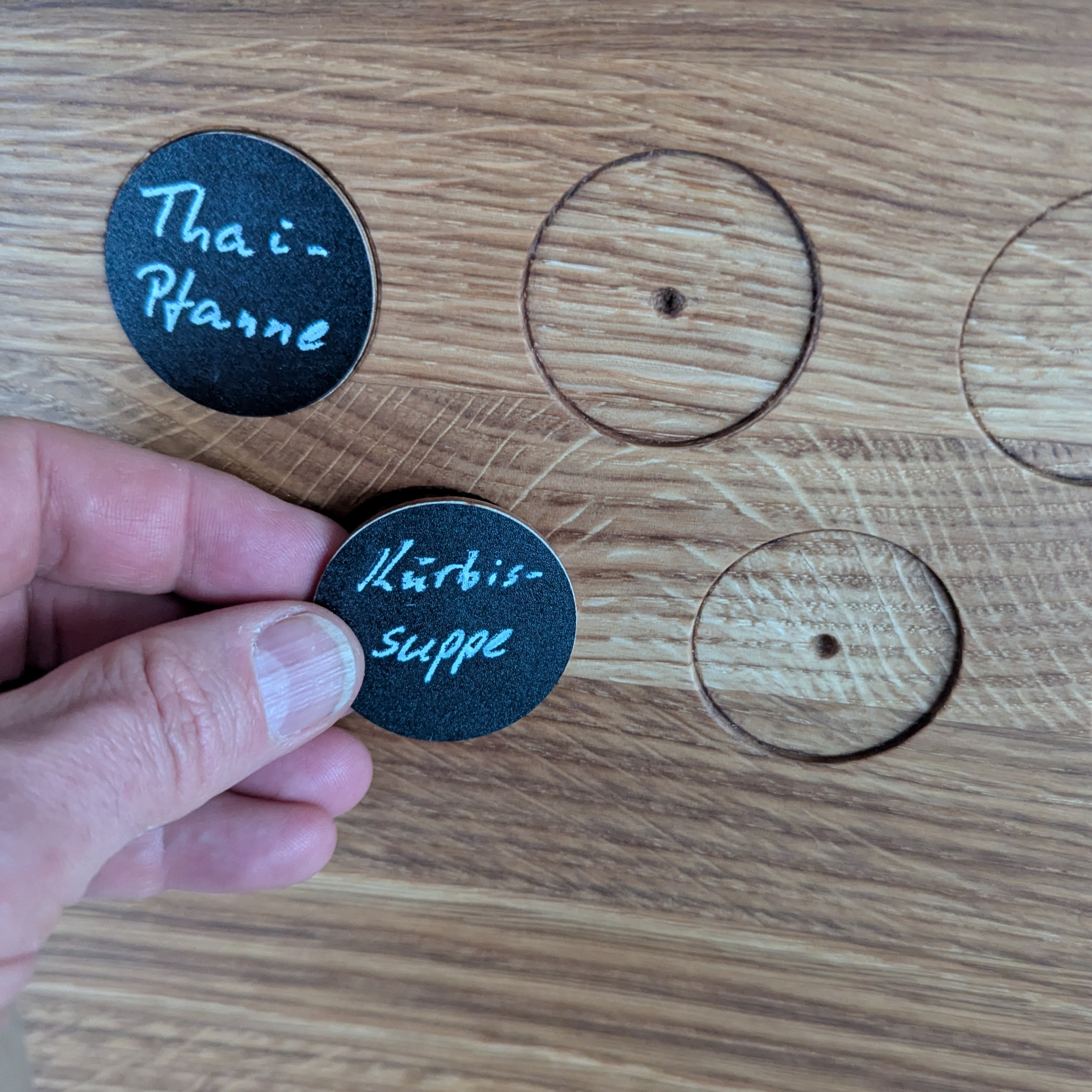 Kochbuchständer aus Eichenholz – mit optionalem 7-Tage-Essensplaner