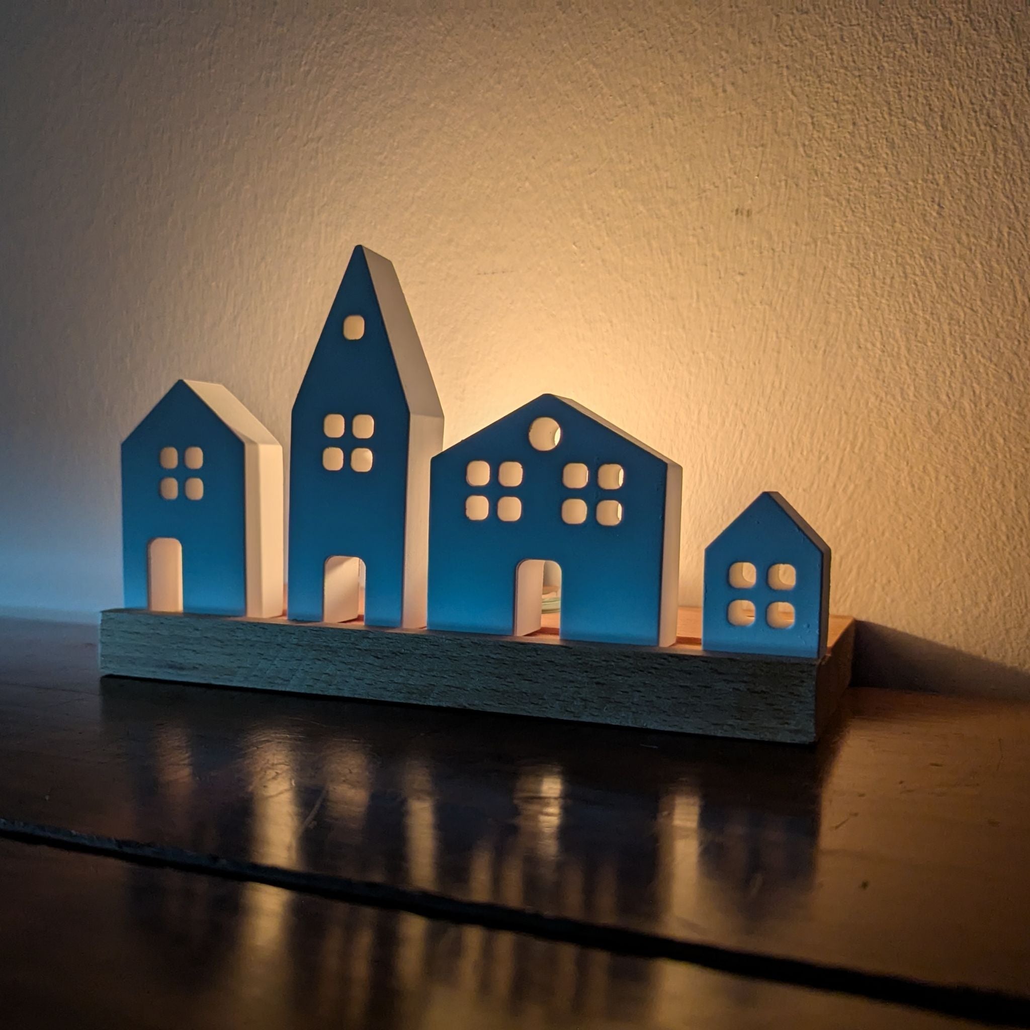 Keramik Miniatur Häuschen (4er - Set) mit Holzständer - Baumkrone